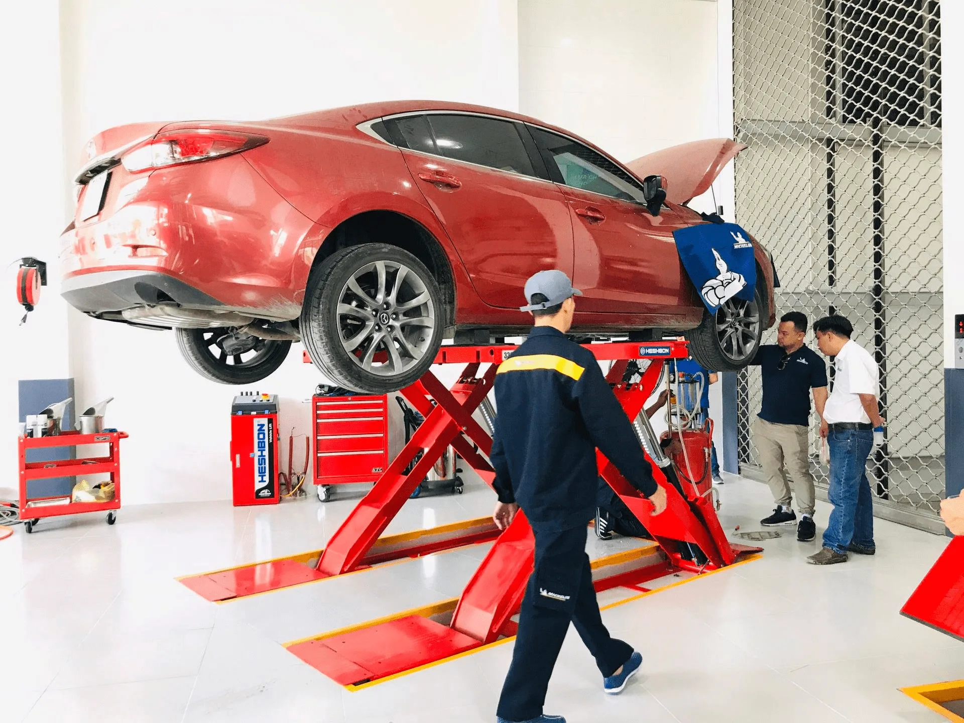 Khám Phá Các Dịch Vụ Nổi Bật Tại Gara Xe Ô Tô Minh Long Ở Thủ Đức