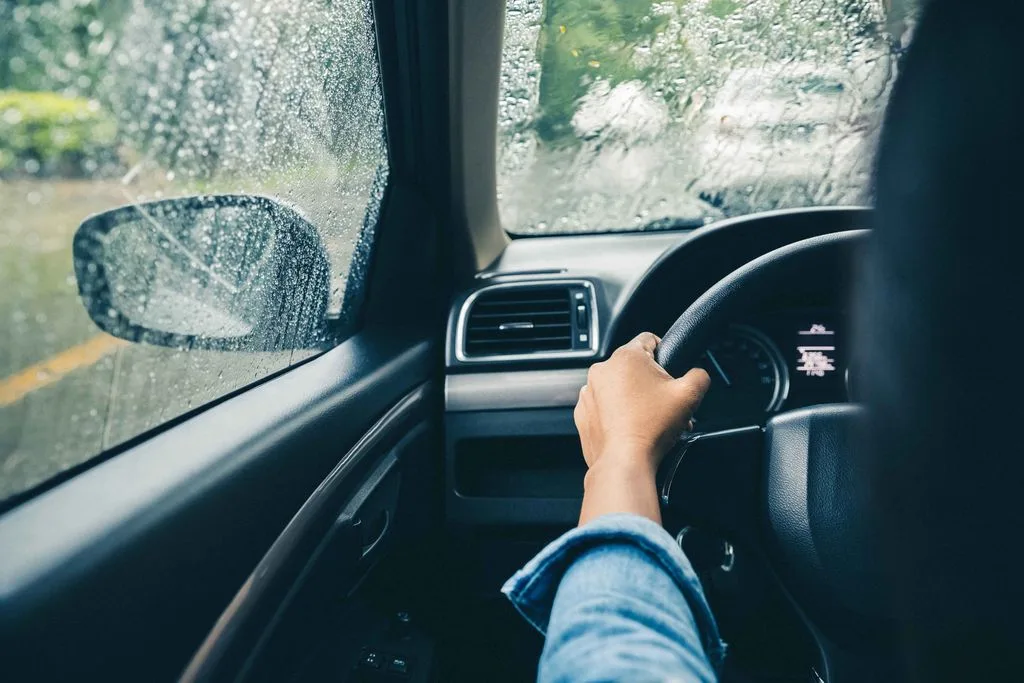 5 Bí Quyết Giúp Xe Vận Hành Mượt Mà Trong Mùa Mưa – Bảo Vệ Động Cơ Hiệu Quả Như Xe Mới