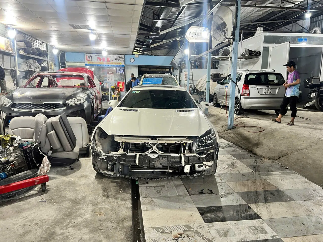 Phục Hồi Xe Tai Nạn: Bí Quyết Giúp Xe Hồi Sinh Như Mới