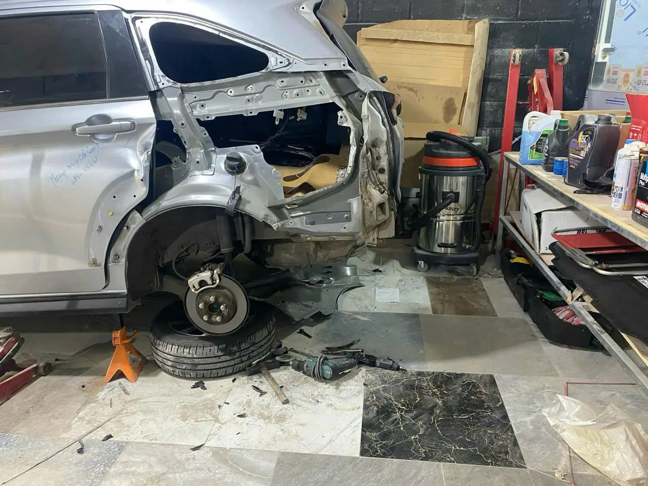 Phục Hồi Xe Tai Nạn: Bí Quyết Giúp Xe Hồi Sinh Như Mới